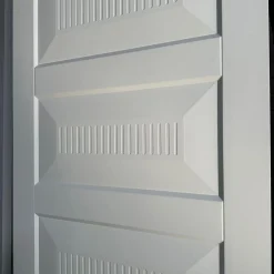 درب اتاقی MDF سفید طرح سه‌قاب با ابزار شیار عمودی