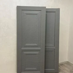 درب داخلی کلاسیک طوسی مدل پانل برجسته کد 30592 9 درب داخلی کلاسیک طوسی