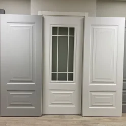 درب سفید داخلی با شیشه مشبک مدل کلاسیک کد 30618 6 White interior door with classic lattice glass 2 | فانوس دیزاین تولید کننده انواع درب اتاق ، ضد سرقت، درب ورودی و ضد آل