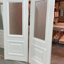 درب داخلی سفید با شیشه طرح الماسی و پنل برجسته مدل لوکس کلاسیک کد 30309 5 White interior door with diamond 2 | فانوس دیزاین تولید کننده انواع درب اتاق ، ضد سرقت، درب ورودی و ضد آل