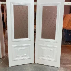 درب داخلی سفید با شیشه طرح الماسی و پنل برجسته مدل لوکس کلاسیک کد 30309 4 درب داخلی سفید با شیشه طرح الماسی و پنل برجسته مدل لوکس کلاسیک