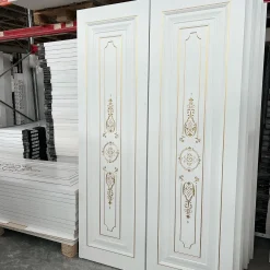 درب لوکس سفید با نقش برجسته طلایی مدل کلاسیک سلطنتی کد 30595