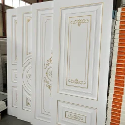 درب لوکس سفید با تزئینات طلایی مدل کلاسیک کد 30564