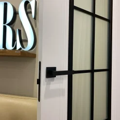 درب شیشه مشبک سفید