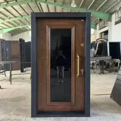 درب ضد سرقت چوبی با شیشه وسط و فریم مشکی کد 30196 5 درب ضد سرقت چوبی شیشهدار | خرید درب ضد سرقت فریم مشکی مدل لوکس از فانووس دیزاین