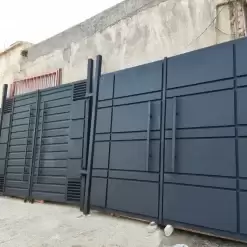 درب حیاط مدرن مشکی با طراحی مینیمال - کد 30182 5 درب حیاط مدرن مشکی با طراحی مینیمال - کد 30182